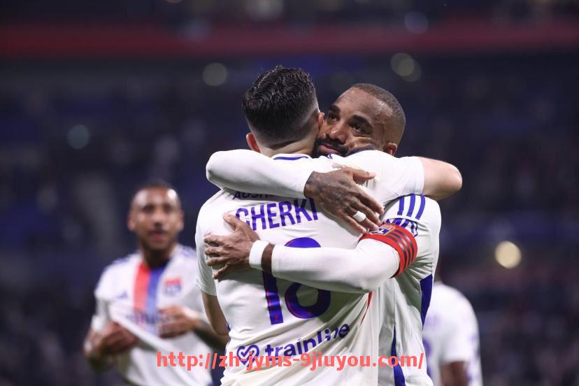 jiuyou九游娱乐-世俱杯攻守转换关键节点解析及经典战术演绎